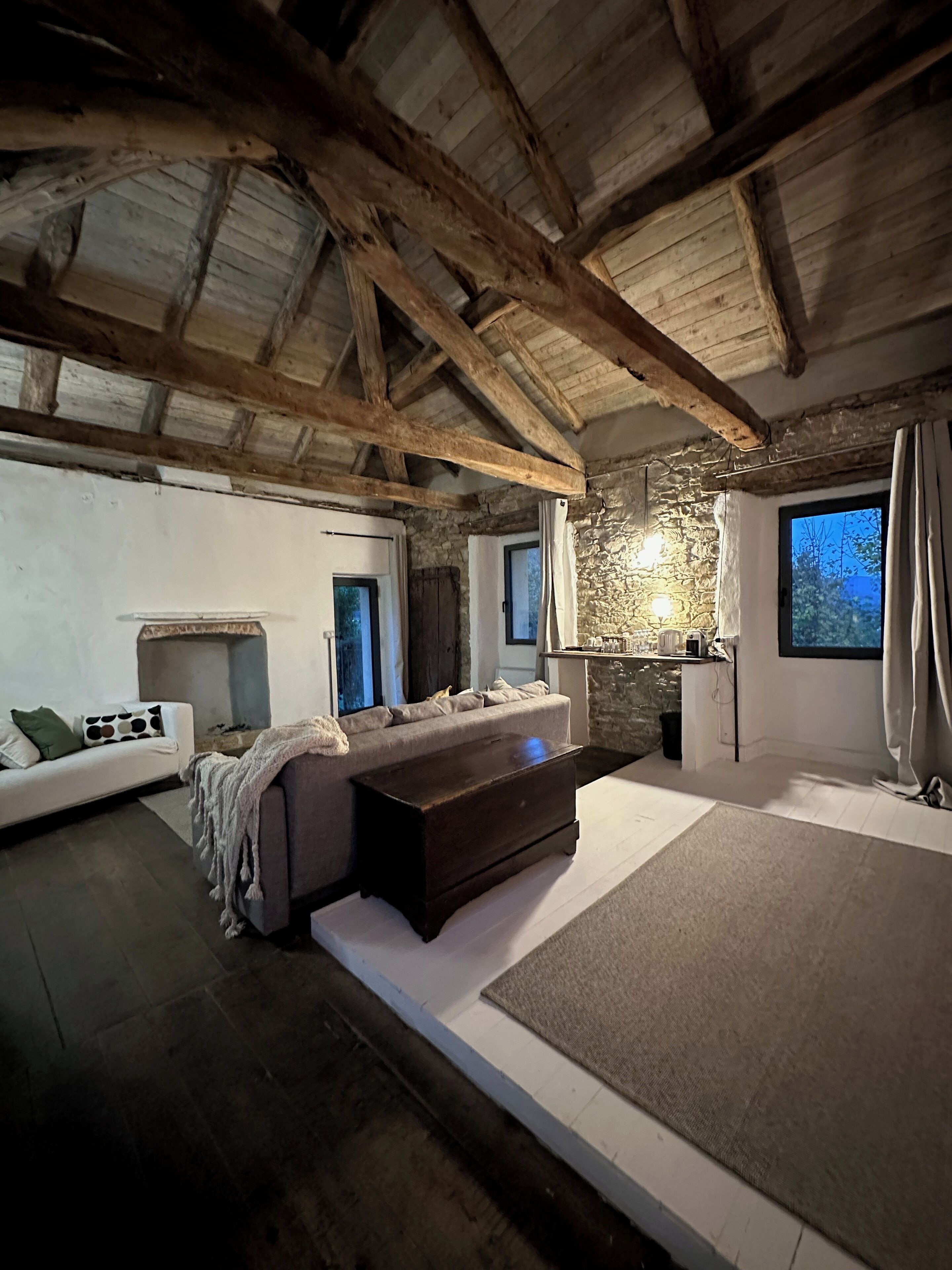 Suite Deluxe, vue cour intérieure | Coin séjour