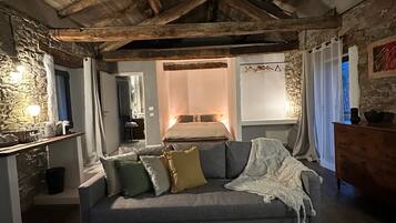 Suite Deluxe, vue cour intérieure | Coin séjour