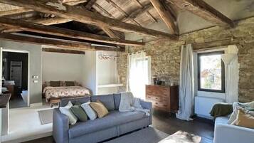 Deluxe Suite, Courtyard View