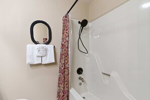 Condo, Multiple Beds, Patio, Mountain View (Overlook Paradise) | Bathroom - Overlook Paradise Scenic Stay (Branson)