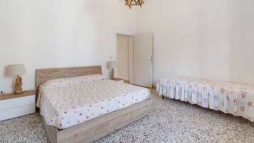 2 bedrooms, bed sheets