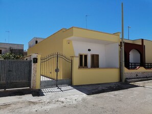 Exterior - Holiday Home 'Casa '719'' with Private Terrace and Private Garden (Lido Marini)