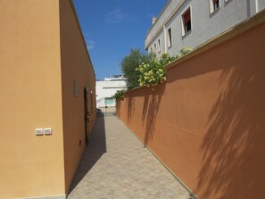 Property grounds - Holiday Home 'Casa '719'' with Private Terrace and Private Garden (Lido Marini)