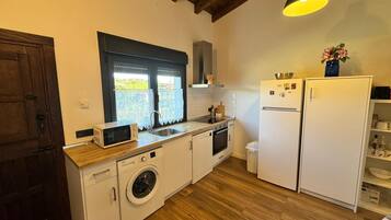 Apartment, Garden View | Private kitchen