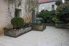 Exterior detail - L'Ancien Relais (Genouilly)
