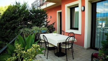 Chambre Familiale | Restauration extérieure