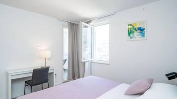 Apartment (One Bedroom Apartment with Balcony)