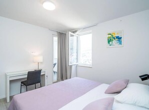 อพาร์ทเมนท์ (One Bedroom Apartment with Balcony) | 1 ห้องนอน