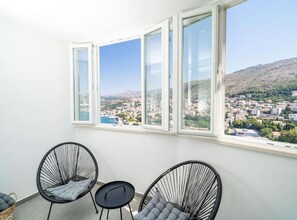 อพาร์ทเมนท์ (One Bedroom Apartment with Balcony) | ระเบียง