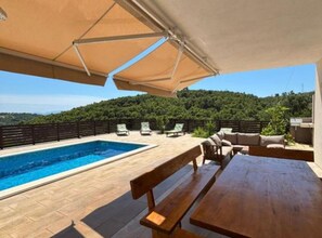 别墅 (Four bedroom villa with pool) | 室外游泳池