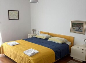 别墅 (Four bedroom villa with pool)