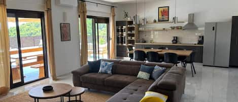 ヴィラ (Four bedroom villa with pool) | リビングルーム