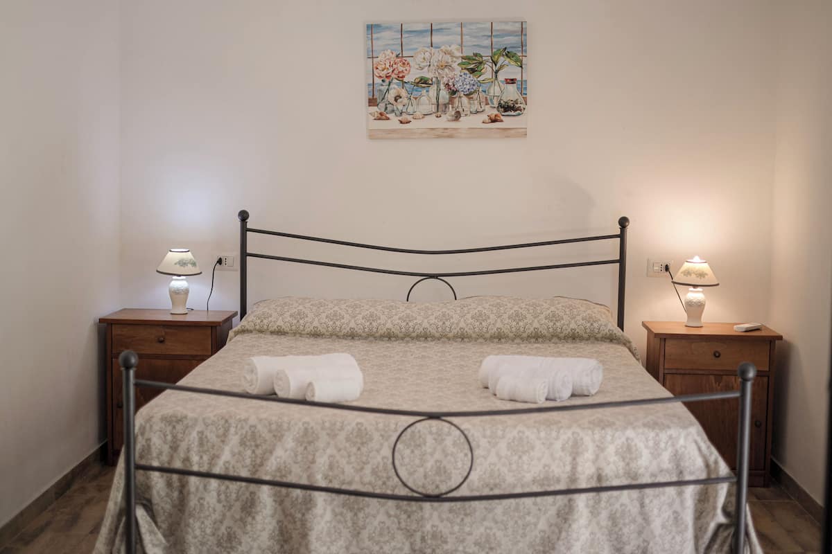 Perhehuoneisto, patio, näköala puutarhaan