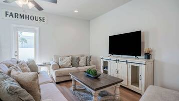 House, Multiple Beds, Patio, Garden View (Shadow Lake Retreat) | Living area