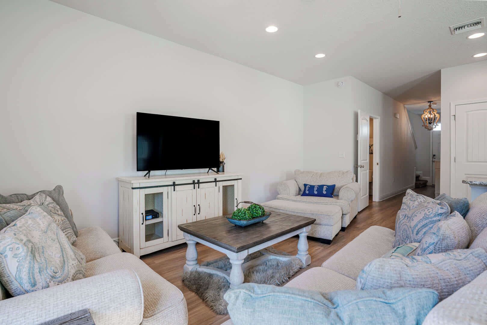 House, Multiple Beds, Patio, Garden View (Shadow Lake Retreat) | Living area