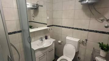 Apartment (Ston Heritage Apartment with City vie) | Bathroom
