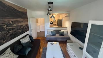 Appartement (Ston Heritage Apartment with City vie) | Salle de séjour | Télévision à écran plat de 32 pouces avec chaînes par satellite