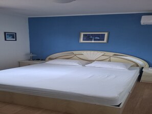 Appartement (One bedroom Apartment with Sea View a) | 3 slaapkamers, babybedden (toeslag)