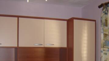 Apartment (One bedroom Apartment with Sea View a) | 3 Schlafzimmer, Babybetten