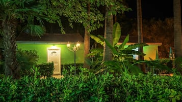 Studio (Studio Apartment With Terrace) | Garden