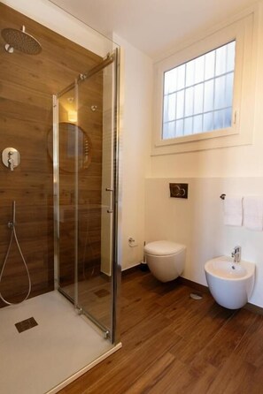 Family Room, City View | Bathroom