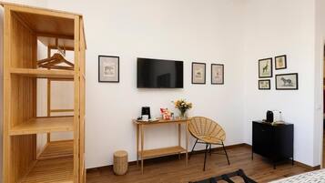 Double Room, City View | Interior