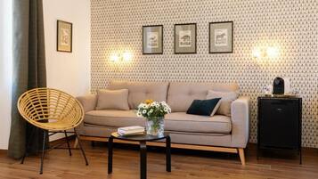 Family Room, City View | Living area