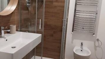 Double Room, City View | Bathroom