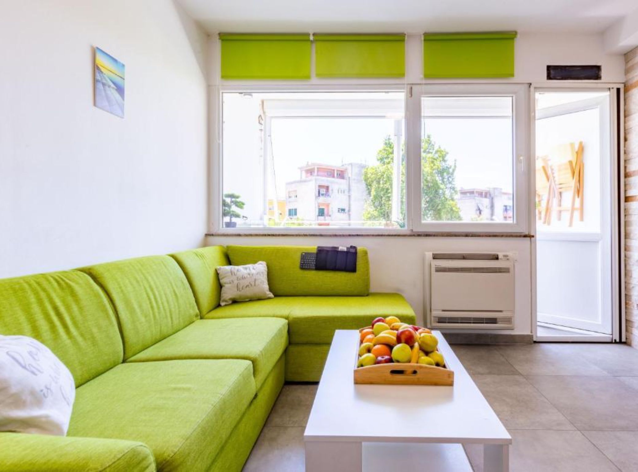 Lejlighed (Two Bedroom Apartment) | Stue | 32-tommers fladskærms-tv med kabelkanaler