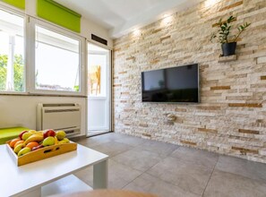 Appartement (Two Bedroom Apartment) | Woonkamer