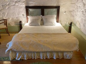 Deluxe Double Room, Garden View | Soundproofing, free WiFi