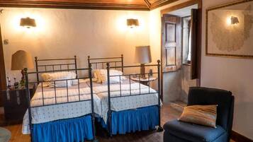 Kamar Twin Deluks, balkon, pemandangan kebun | Kedap suara dan Wi-Fi gratis