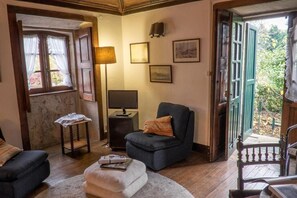 デラックス ツインルーム バルコニー ガーデンビュー | リビング エリア