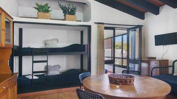 1 bedroom, bed sheets