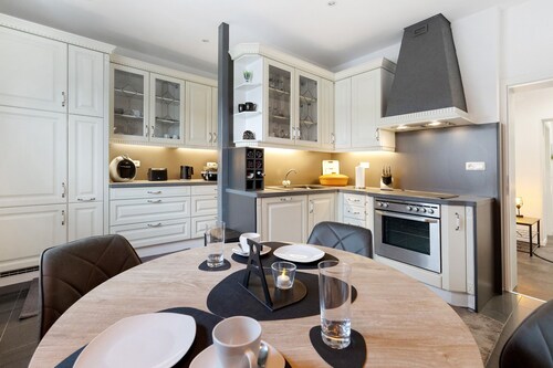 Revierruhe Apartment – Modern Comfort in Marl with Garden Views