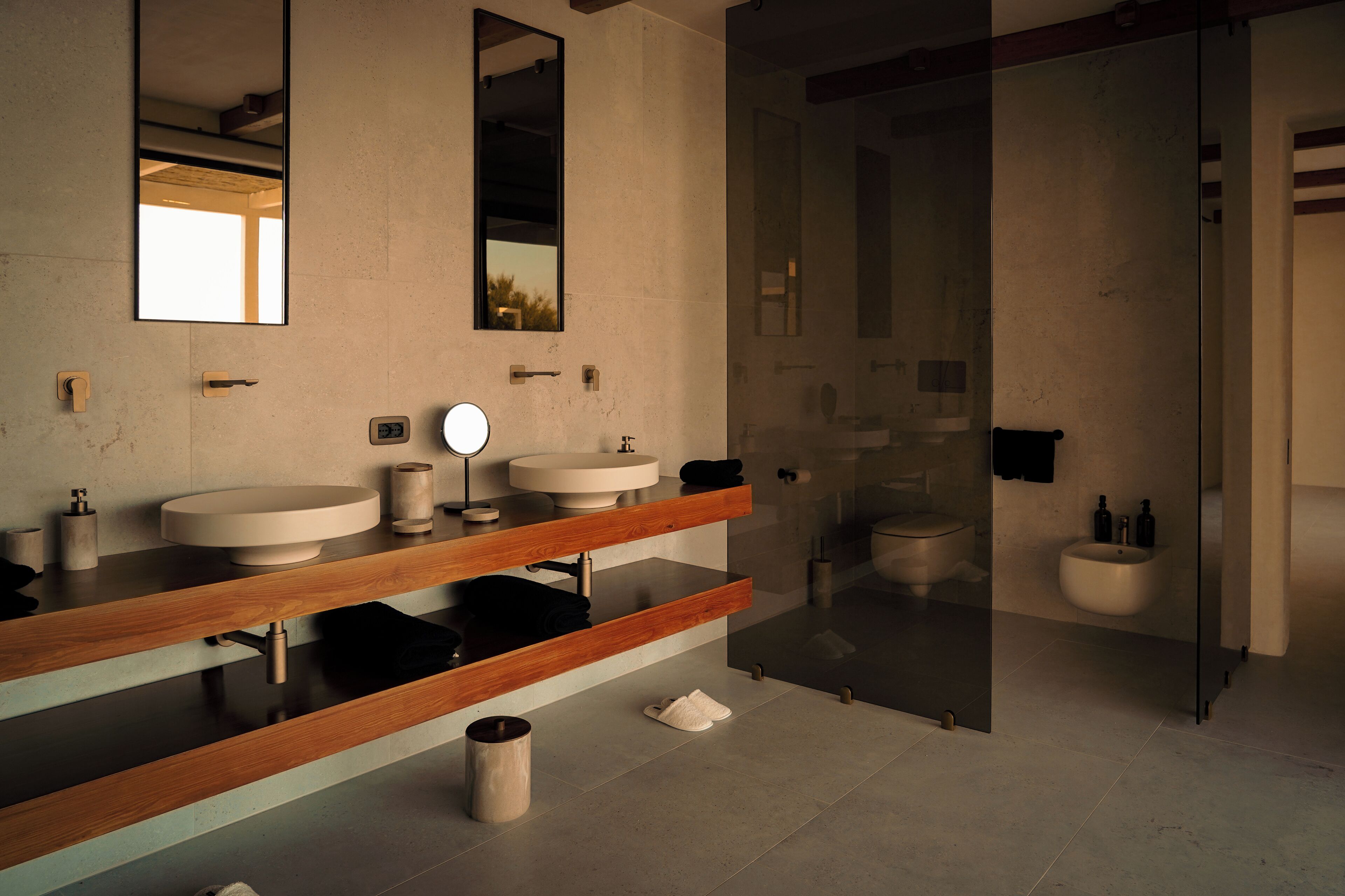 Doccia, asciugacapelli, bidet, asciugamani