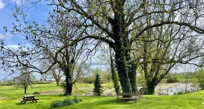 Comfortable duplex in quiet country setting, 15min from Lille