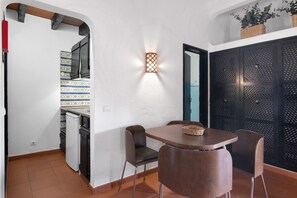 Dining - Pedras del Rei 25 (Pedrinhas II) (Santa Luzia)