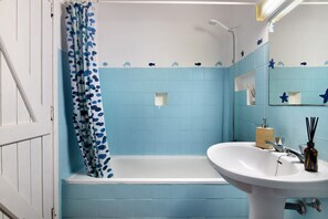 Shower, hair dryer, towels - Pedras del Rei 25 (Pedrinhas II) (Santa Luzia)