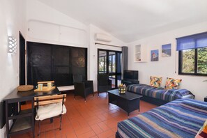 1 bedroom, bed sheets - To Pedras del Rei (272) (Santa Luzia)