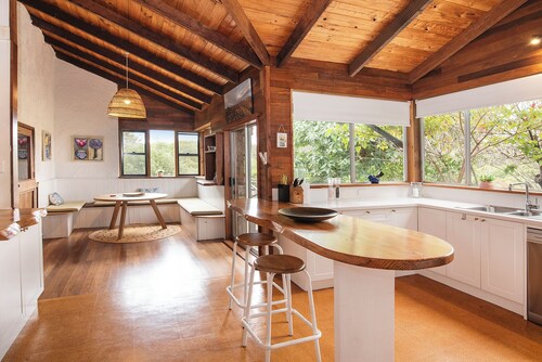 Characterful 3 bedroom cottage walking distance to stunning Margaret River town!