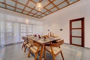 Deluxe Villa | Dining - ELIVAAS Breeze & Grains 3BHK with Patio (Kuttanad Taluk)