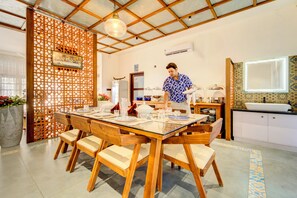 Villa Deluxe | Restauranger