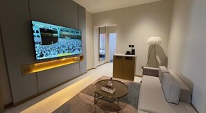 Quadruple Room | Living area - Golden New Smart Luxury Hotel (Abha)