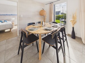 Dining - 500 m from the beach – House for 6 with garden (Fouesnant)