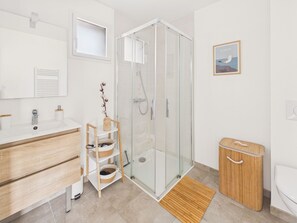 Shower, hair dryer - 500 m from the beach – House for 6 with garden (Fouesnant)