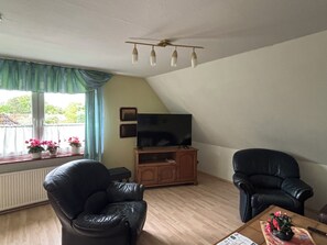 TV - Schäfer: cozy vacation apartment on the upper floor. (Wallsbüll)