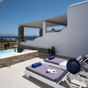 Outdoor pool - Villa THEA Myconian Vision Villas (C9GQ+Q6 Ελιά, Greece)