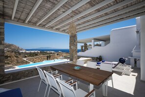 Outdoor pool - Villa THEA Myconian Vision Villas (C9GQ+Q6 Ελιά, Greece)
