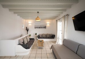 Smart TV - Villa THEA Myconian Vision Villas (C9GQ+Q6 Ελιά, Greece)